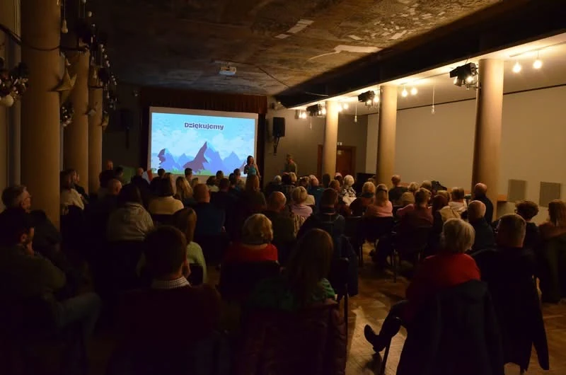 Audience at the Fann Mountains talk.