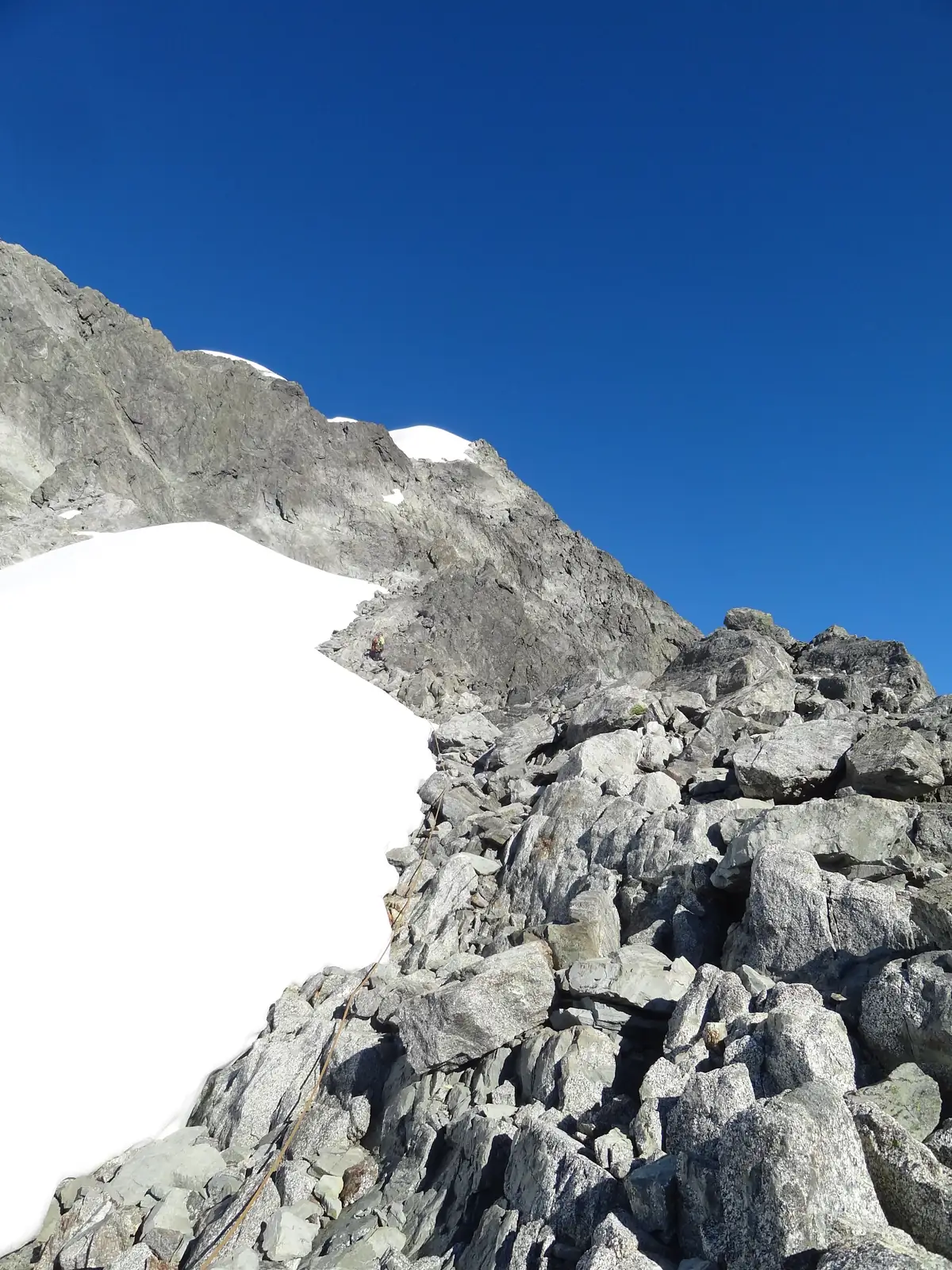 Scrambling along the South-East Ridge of Mount Tutoko.