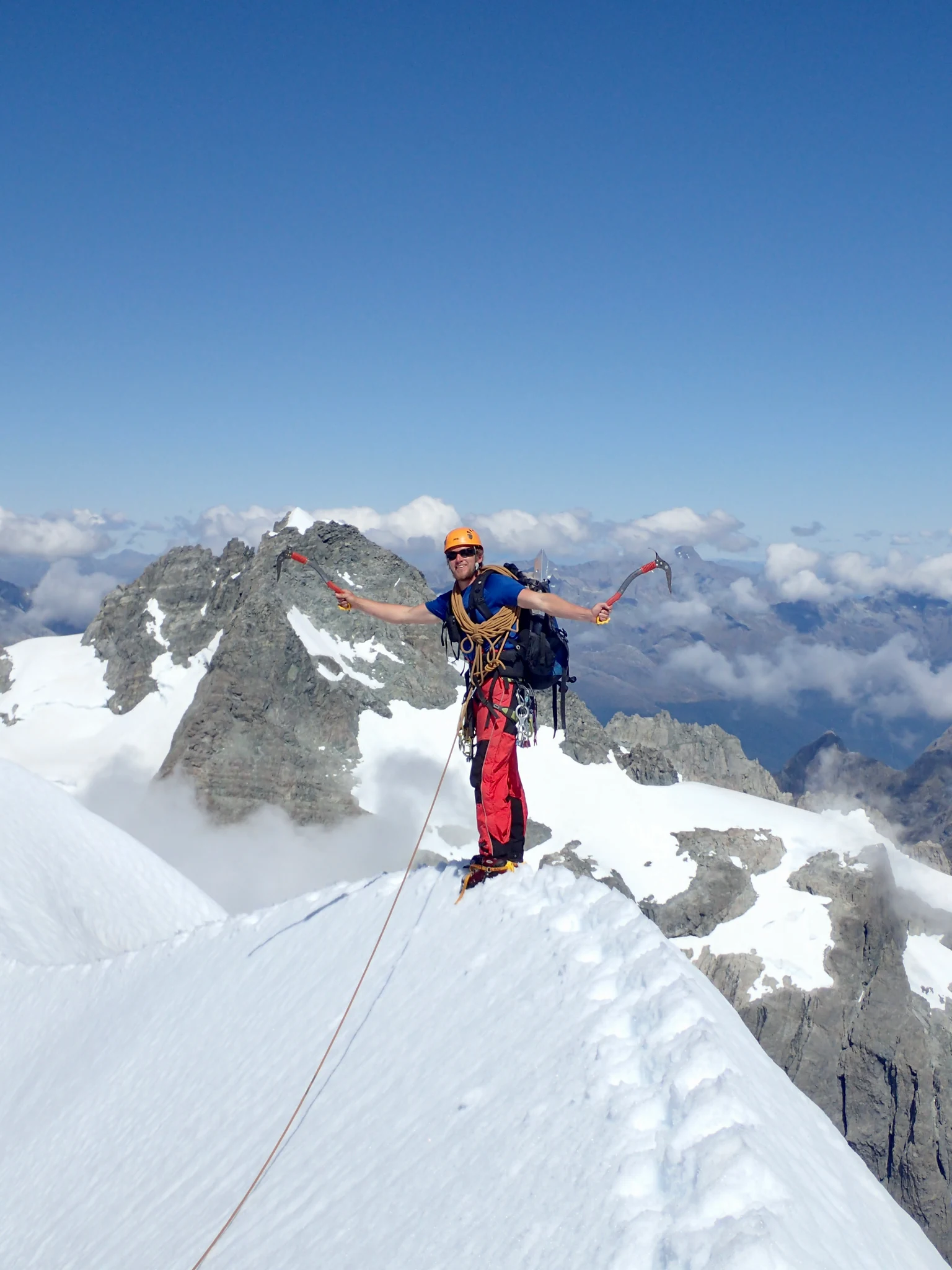 Willie on the snow ridge of Mount Tutoko.